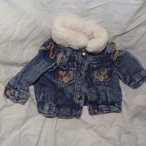 Daisy Fuentes baby girl embroidered denim jacket with faux fur collar size 0/3M
